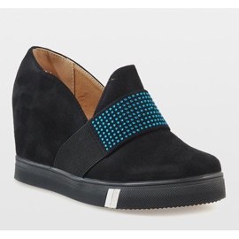 Czarne czółenka na koturnie T1715-1 1