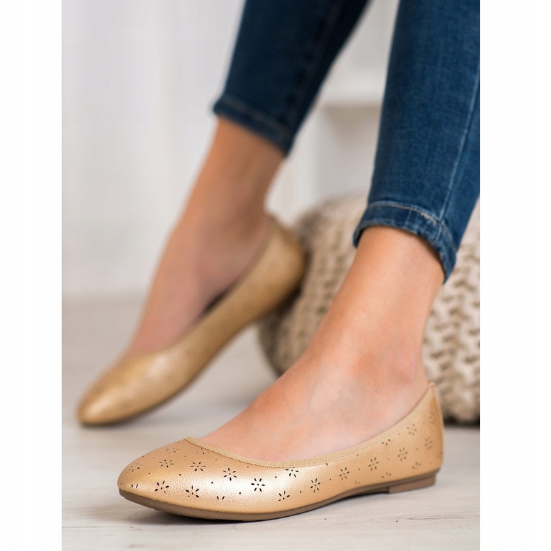 Fama Baleriny Z Ażurowym Wzorem złoty 1