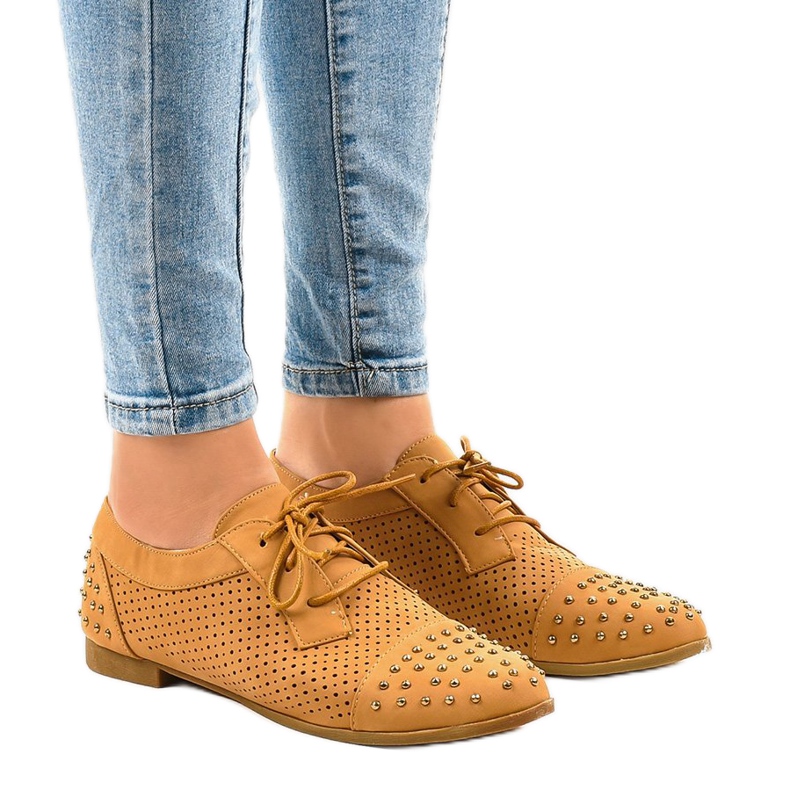 Brązowe półbuty ażurowe z ćwiekami MJ1125 1