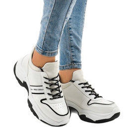 Modne sneakersy sportowe z eko-skóry B0-189 białe czarne 1