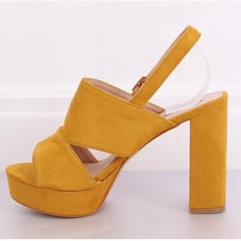 Sandałki na słupku miodowe 9R02 Yellow żółte 1