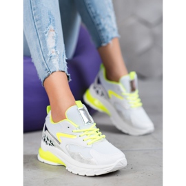 Ideal Shoes Sneakersy Z Żółtymi Wstawkami białe wielokolorowe 4