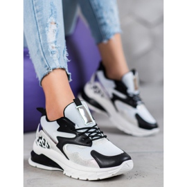 Ideal Shoes Sneakersy Z Czarnymi Wstawkami białe czarne 1