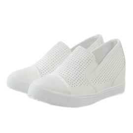 Białe ażurowe sneakersy na koturnie DD441-2 3
