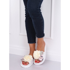 Klapki na wysokiej podeszwie białe PT-109 White 1