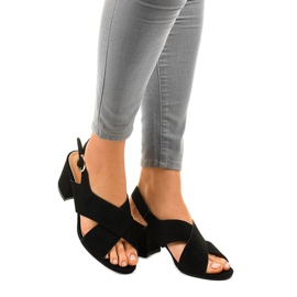 Czarne sandały na obcasie zamsz A305 1