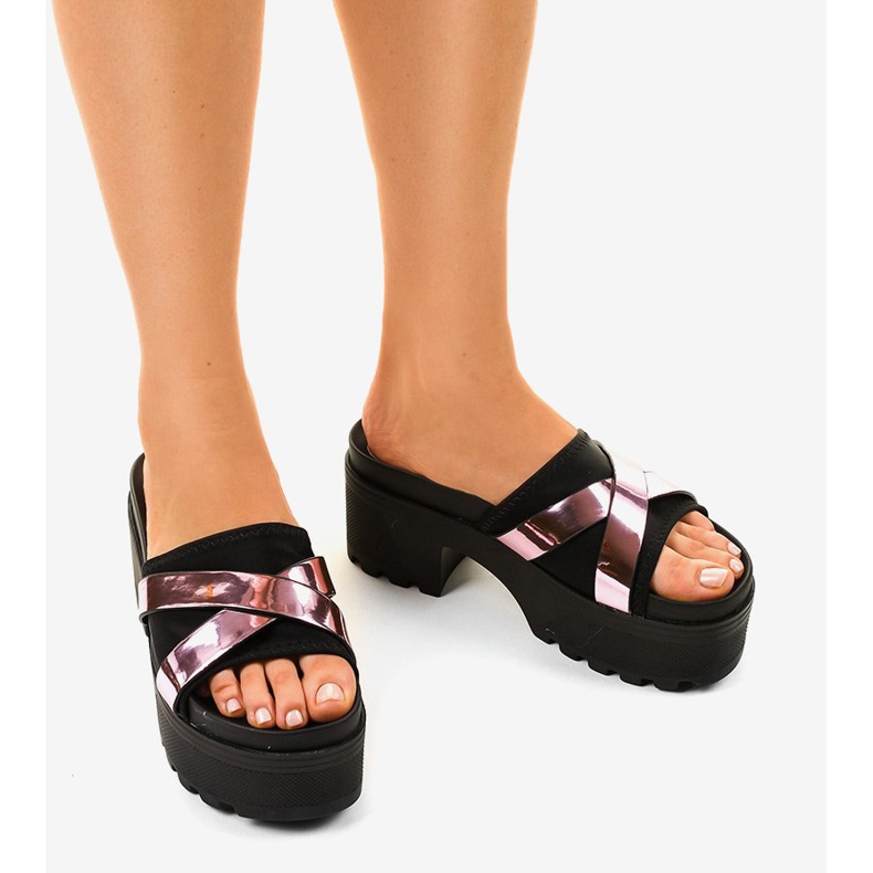 Czarne klapki na obcasie CL-3A309-20 2