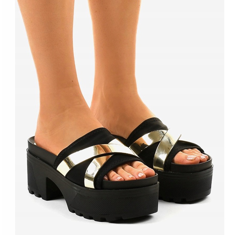 Czarne klapki na obcasie CL-3A309-42 żółte 1