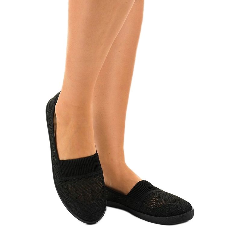 Czarne wsuwane tenisówki ażurowe CB1711 1