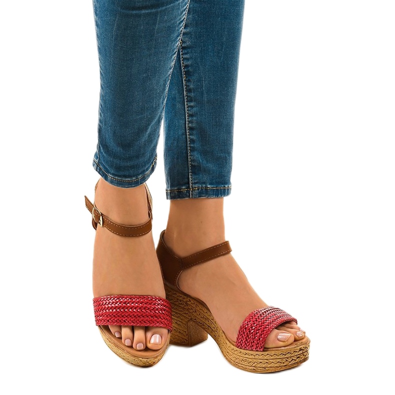 Czerwone sandałki na obcasie 150-614 1