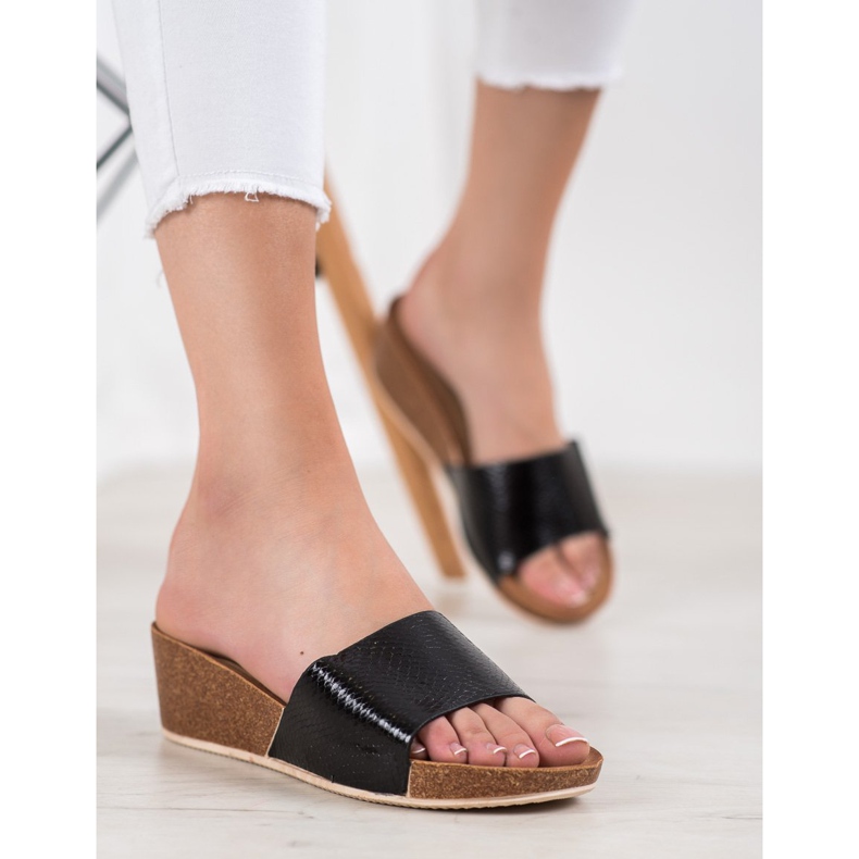 Small Swan Klapki Z Eko Skóry czarne 1