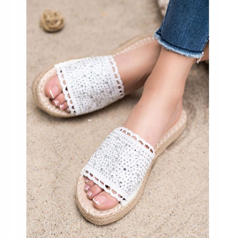 Small Swan Klapki Z Kryształkami białe 1