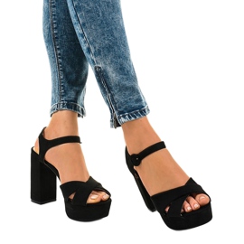 Czarne sandały na słupku eko-zamsz 63-202 1