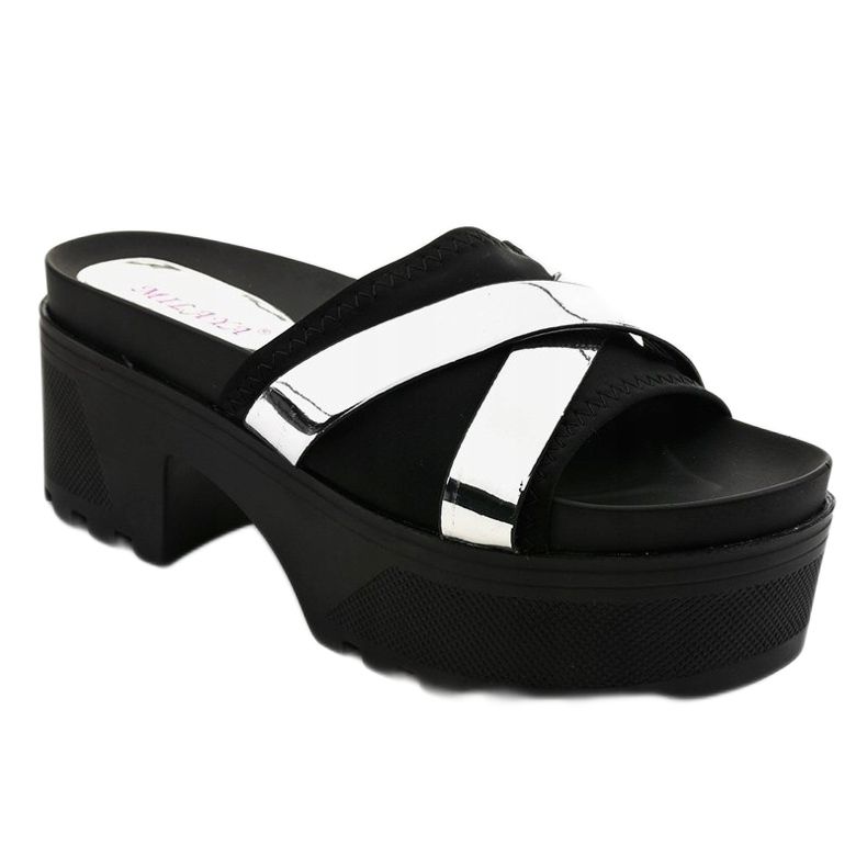 Czarne klapki na obcasie CL-3A309-43 1