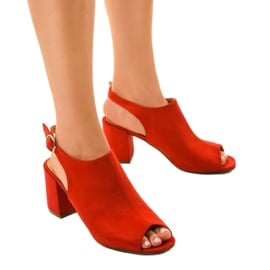 Czerwone sandały na obcasie z cholewką Z029 4
