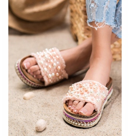 Small Swan Klapki Na Platformie Z Perłami różowe 1