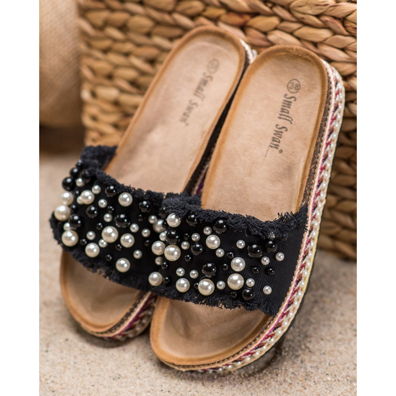 Small Swan Klapki Na Platformie Z Perłami czarne 1