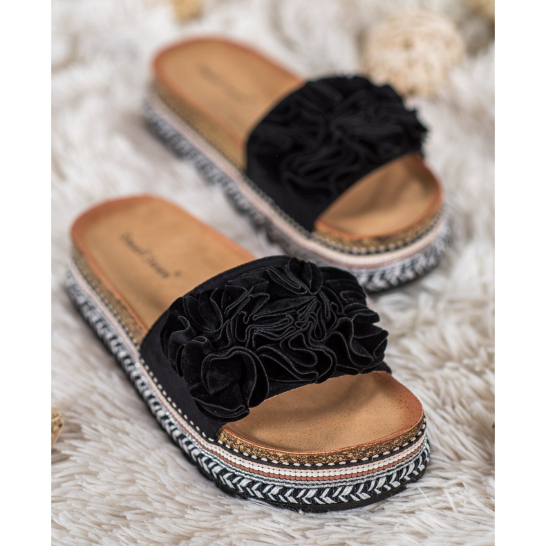 Small Swan Zamszowe Klapki Z Ozdobami czarne 1