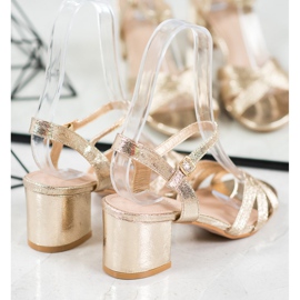 Small Swan Błyszczące Sandały Na Słupku żółte 1