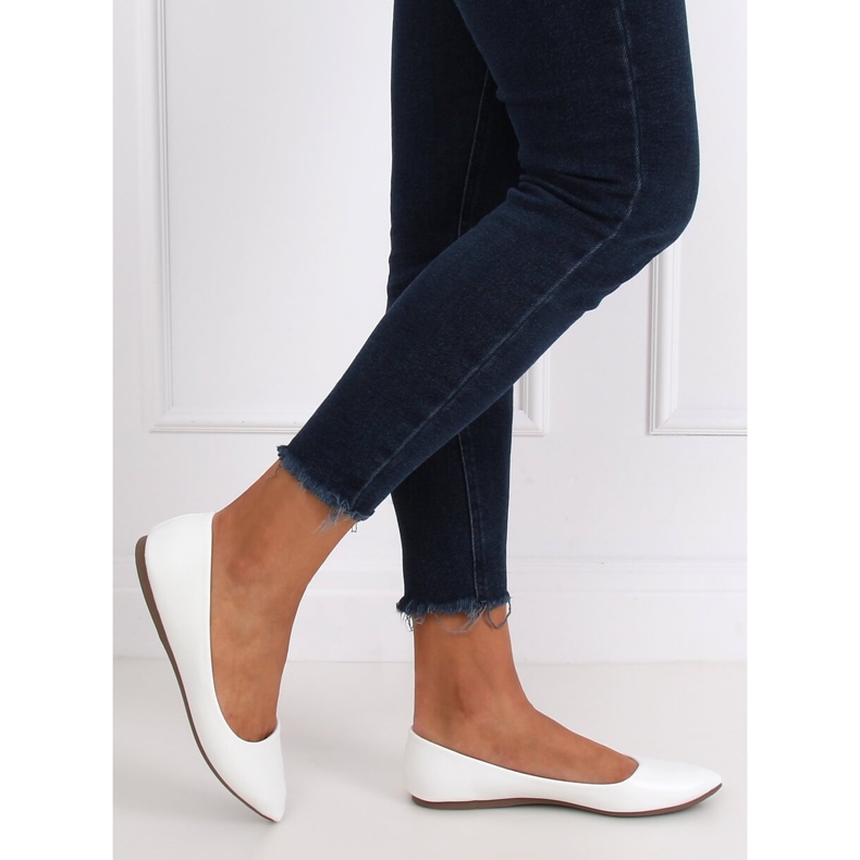 Balerinki migdałowe noski białe CD52P White 1