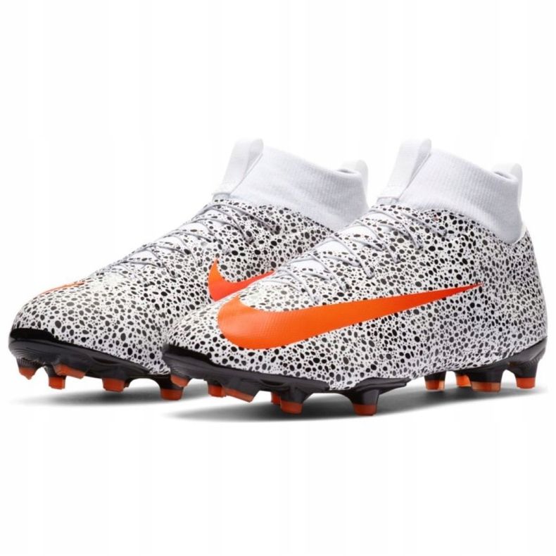 Buty piłkarskie Nike Mercurial Superfly 7 Academy CR7 FG/MG Jr CV3182-180 wielokolorowe białe 1