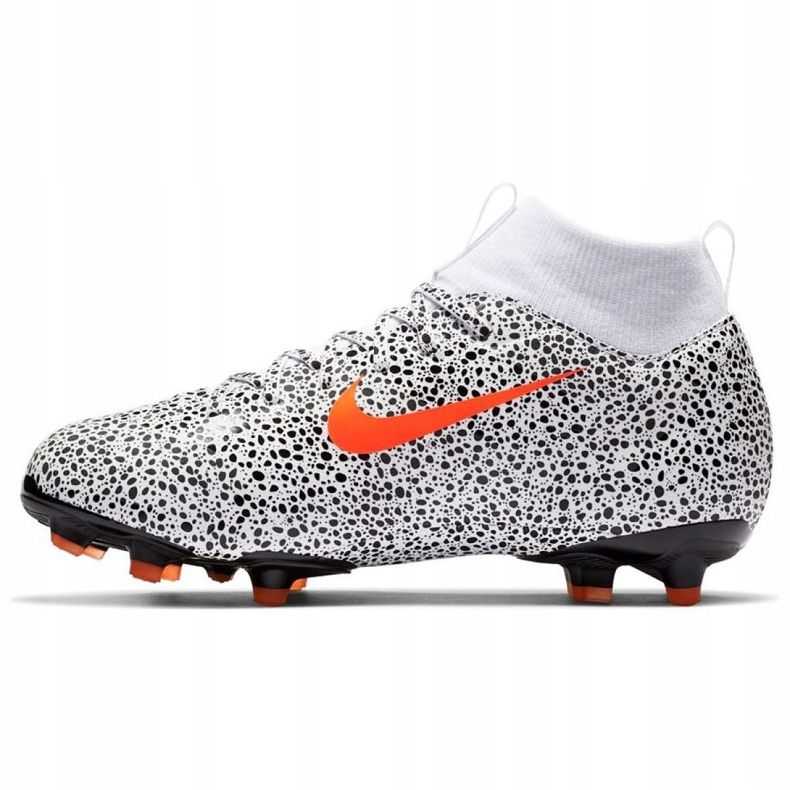 Buty piłkarskie Nike Mercurial Superfly 7 Academy CR7 FG/MG Jr CV3182-180 wielokolorowe białe 2