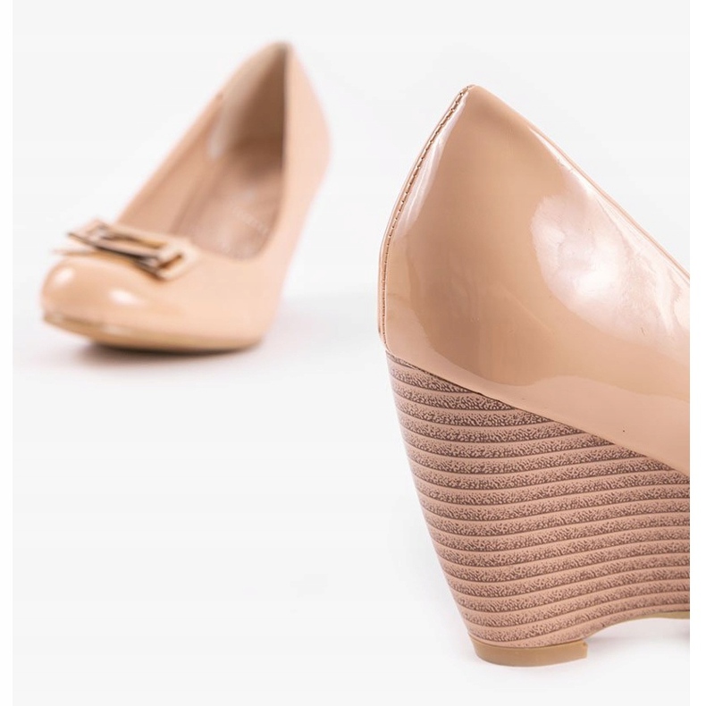 Beżowe czółenka na koturnie z klamerką 0089-3 beżowy brązowe 2