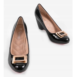 Czarne czółenka na koturnie z klamerką 0089-1 2