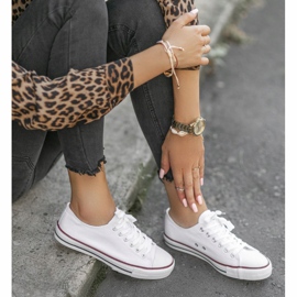 Białe klasyczne trampki damskie TH68-1 1