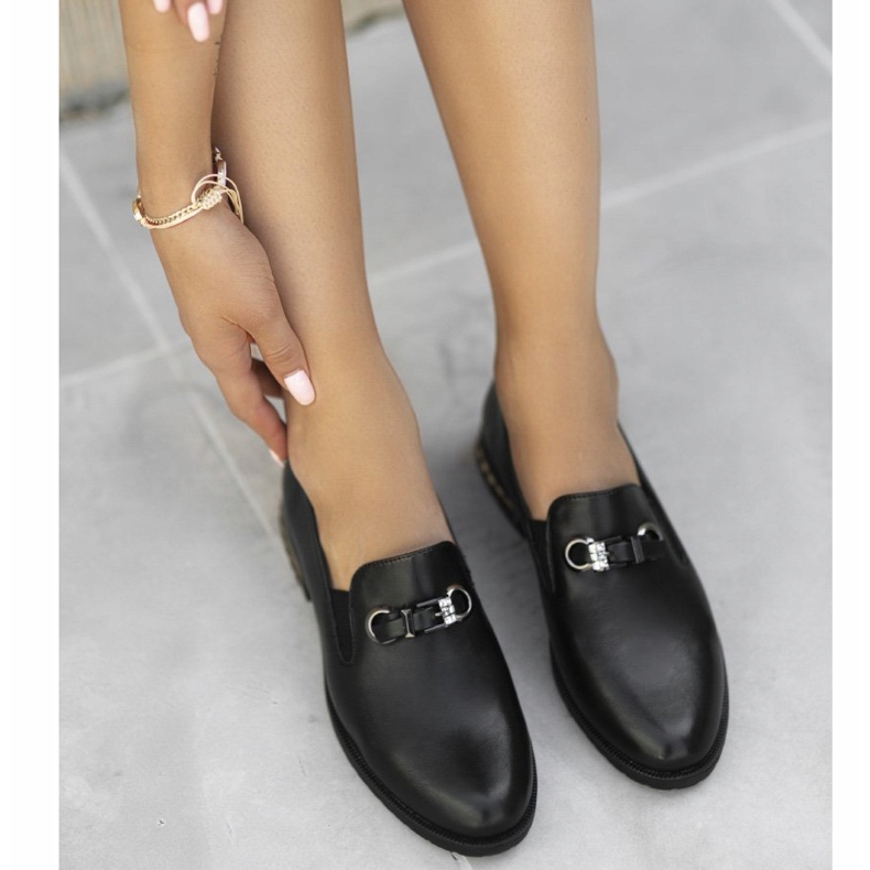 Czarne półbuty damskie C17-6011 1