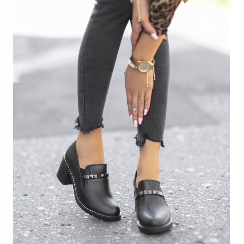 Czarne półbuty damskie na słupku C17-6113 2