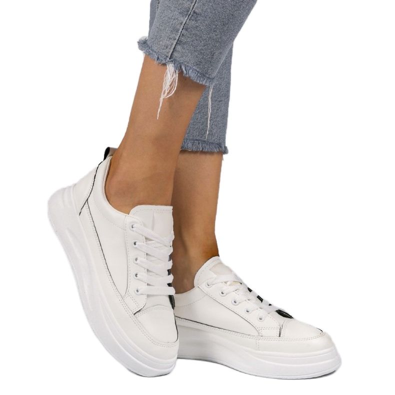 Białe trampki na wyższej podeszwie R50 czarne 1