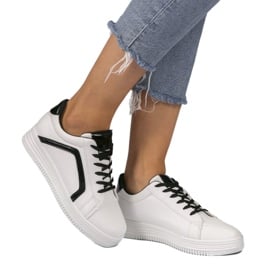 Białe modne sneakersy sportowe z eko-skóry S022 czarne 1