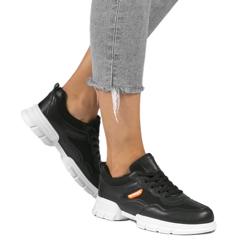 Czarne modne obuwie sportowe C051 1