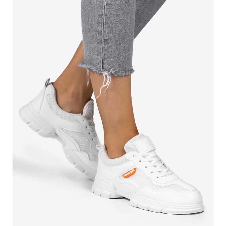 Białe modne obuwie sportowe C051 1