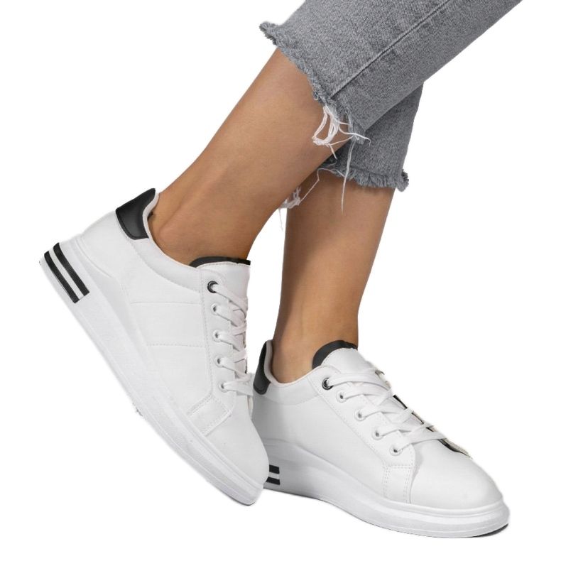 Białe klasyczne tenisówki LG20 czarne 1