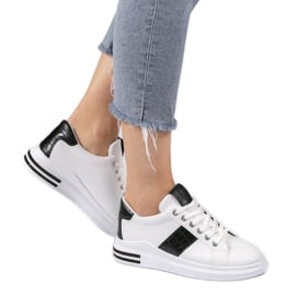 Białe modne sneakersy trampki z eko-skóry C912 czarne 1