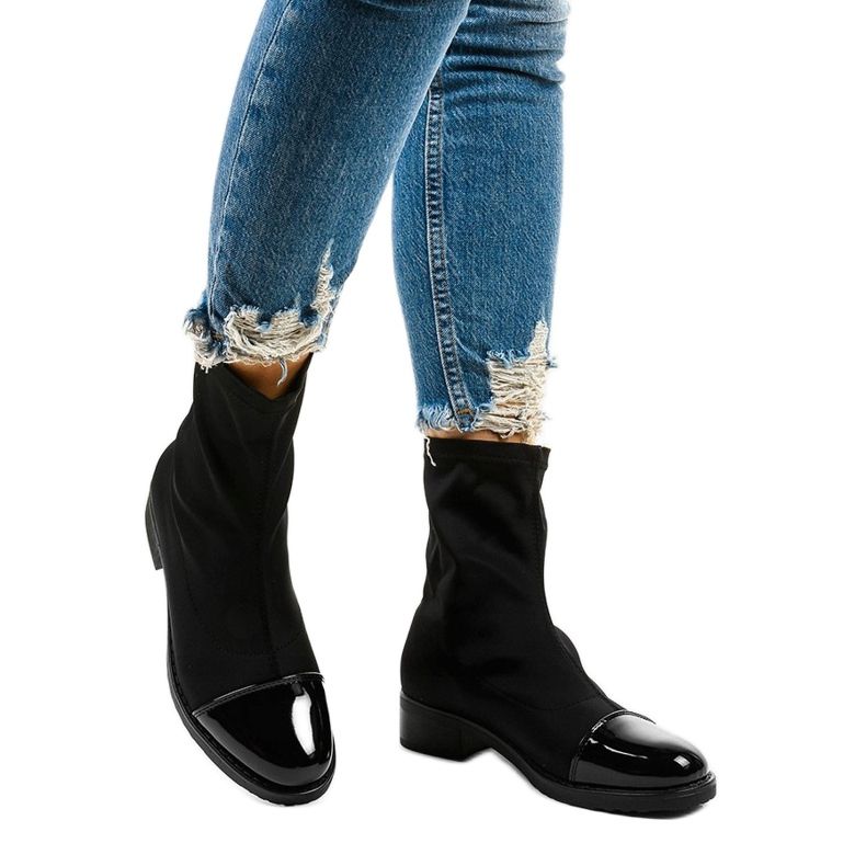 Czarne płaskie botki wsuwane NC780 1