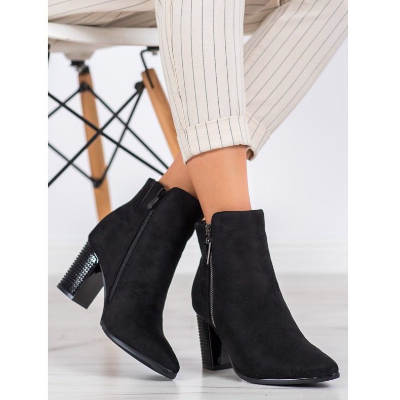 Zamszowe Botki Z Suwakiem VINCEZA czarne 1