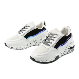 Białe sneakersy sportowe z czarnymi wstawkami C-3151 czarne 2