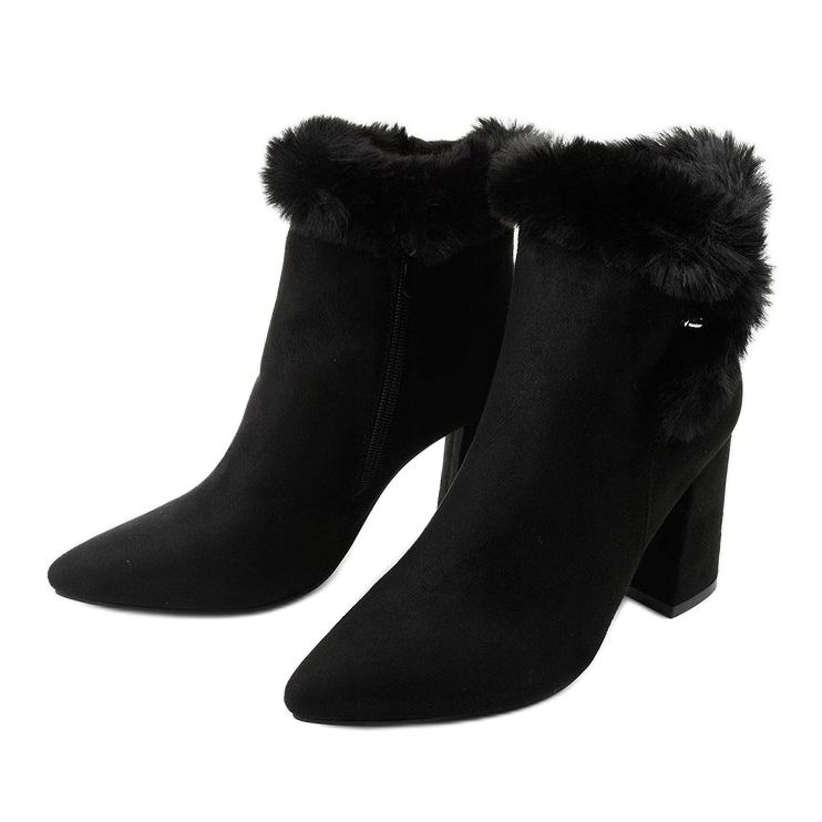 Czarne botki na słupku na suwak Helikea 2