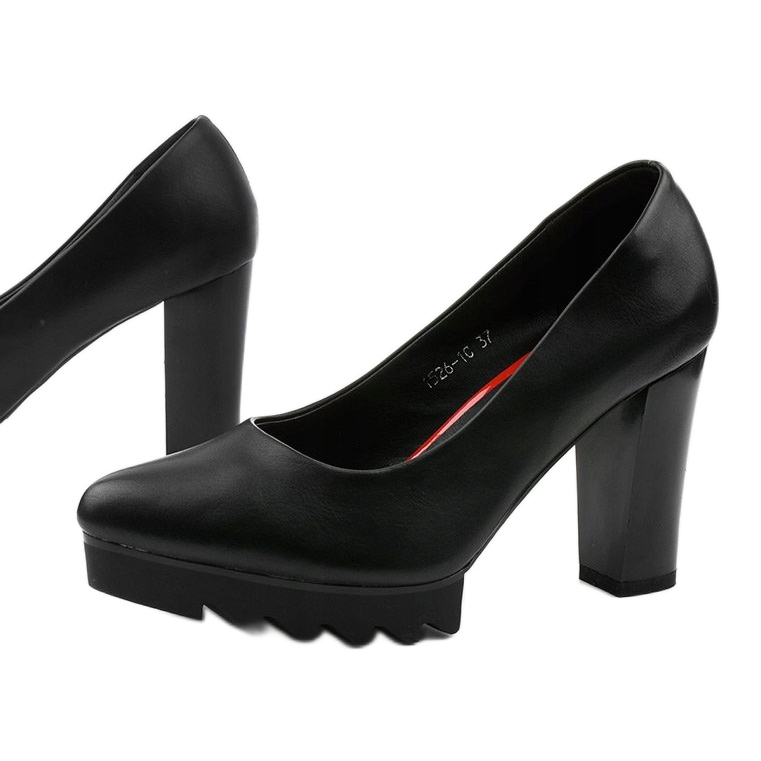 Czarne czółenka na słupku Silverbee 1