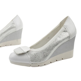 Srebrne czółenka na koturnie Downreaver srebrny 1