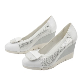 Srebrne czółenka na koturnie Downreaver srebrny 2