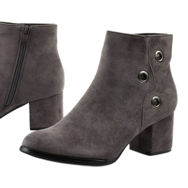 Szare botki na słupku z eko-zamszu A8163-3/A 1