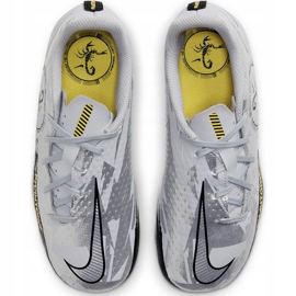 Buty piłkarskie Nike Phantom Gt Academy Scorpion FG/MG Junior DB7631 001 białe 1