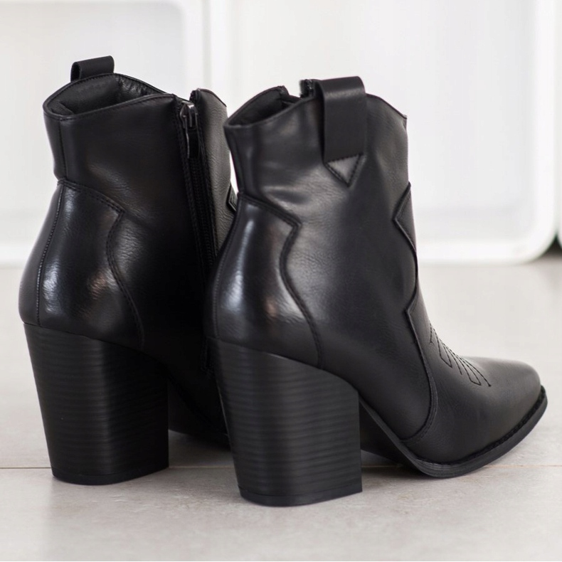 Bella Paris Czarne Kowbojki 1