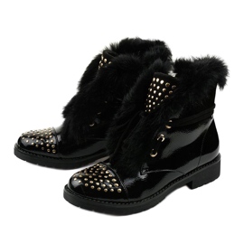 Czarne płaskie botki ocieplane lakierowane Feminine 1