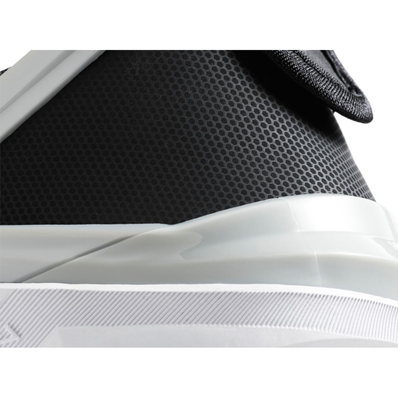 Buty treningowe Nike Metcon 6 FlyEase M DB3790-010 czarne 1