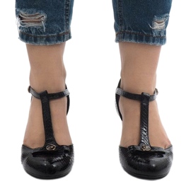 Czarne czółenka na słupku 2239-3 2